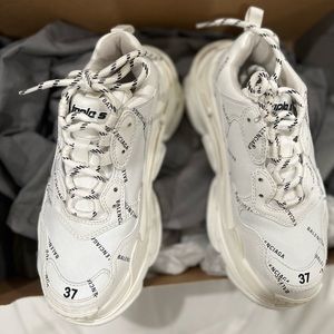 BALENCIAGA Triple S low-top sneakers